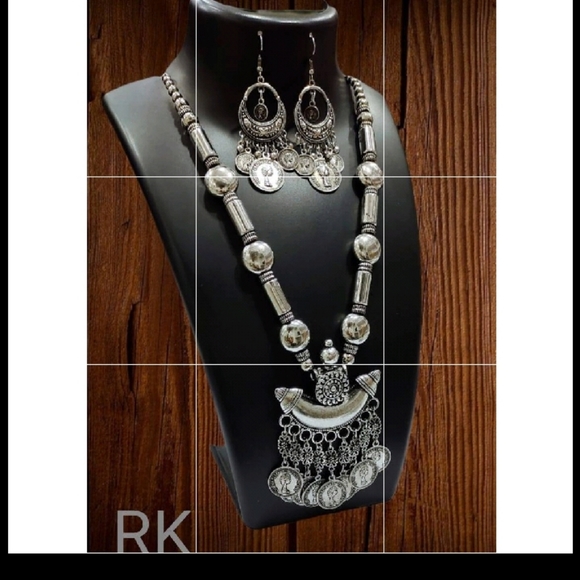 Necklace with earrings - Picture 1 of 5